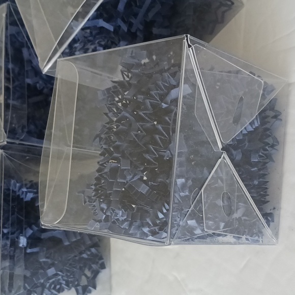 16 small plastic clear  gift boxes w navy blue  Crinkle Paper 3"x 3" x 3" - Picture 6 of 12